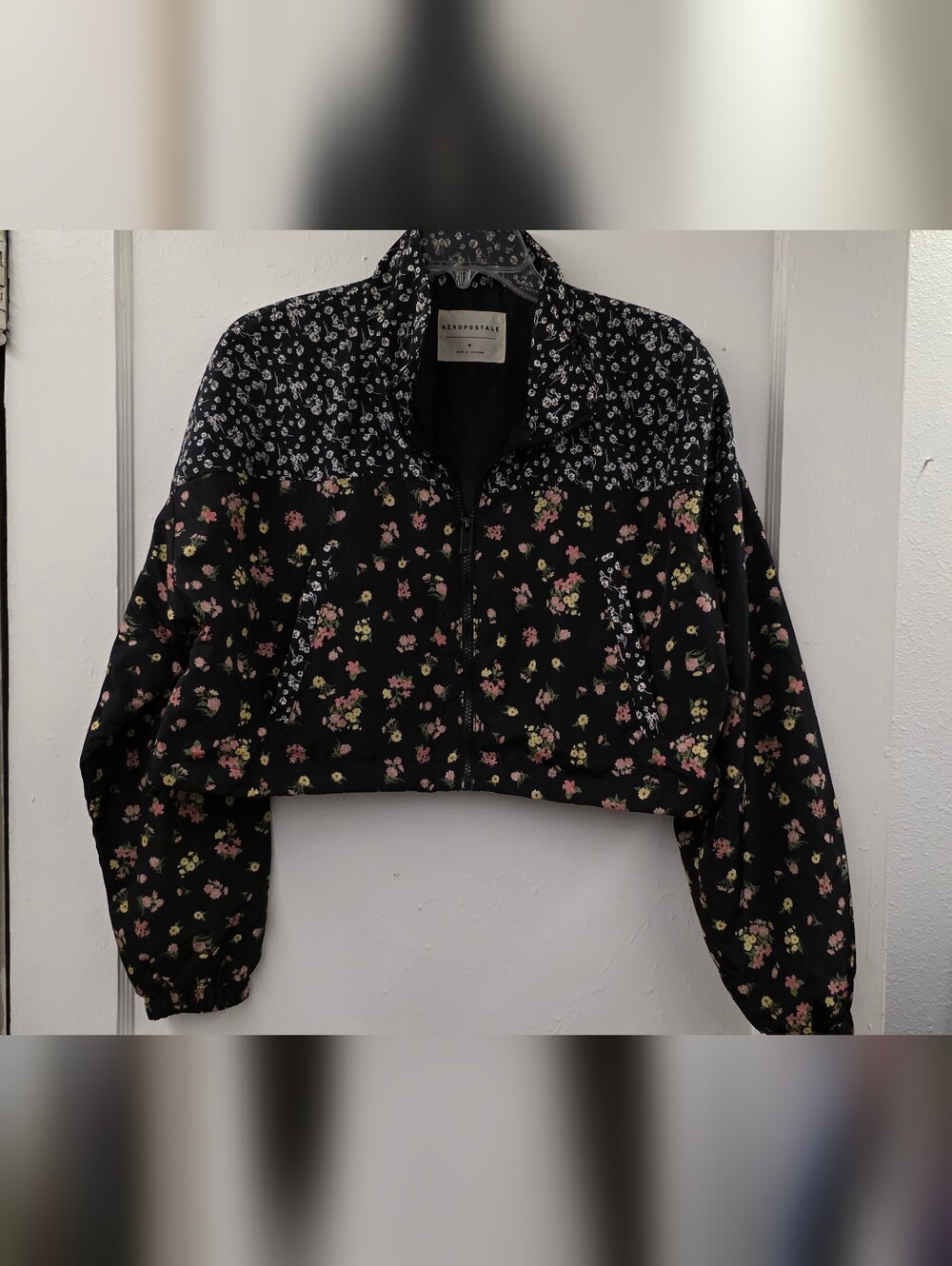 Aéropostale Floral Colorblock Cropped Windbreaker Jacket Black Pink Medium